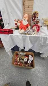 lot 123 image: Vintage Christmas