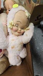 lot 124 image: Vintage Doll Lot