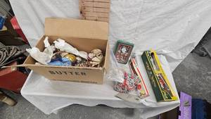 lot 138 image: Vintage Christmas