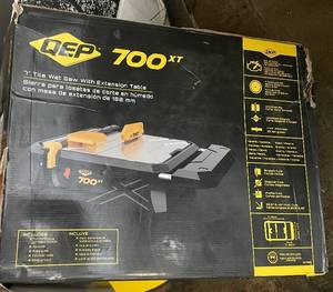 lot 75 image: QEP 700XT Tile Wet Saw with Extension Table - 7-inch Blade