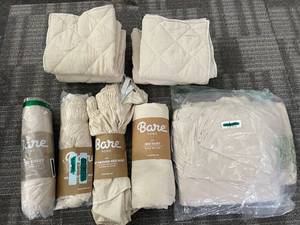 lot 105 image: King Sized Bedding