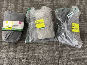 lot 152 image: Full Sized Fitted Sheet and 4 pillowcases