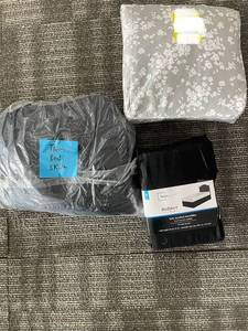 lot 157 image: Twin Sized Bedding Lot