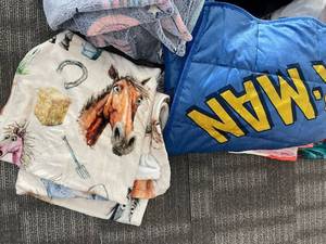 lot 171 image: Childrens Throw Blankets and Weighted Bkankdet