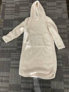 lot 181 image: Serra Hooded Plush Pajamas 100% Polyester - Size SM - Off-White