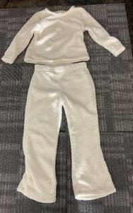 lot 183 image: Serra Plush Fleece Pajama Set - Long Sleeve Top & Wide-Leg Pants - Size L