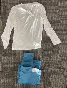 lot 202 image: Serra Fleece-Lined Leggings XL & White Long-Sleeve Blouse