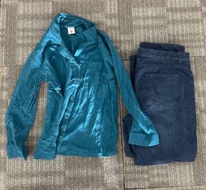 lot 205 image: Serra Teal Button-Down Shirt - M & Adventuridge Jeans 40x32