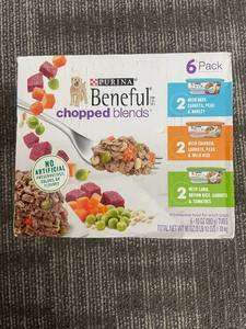 lot 220 image: Purina Beneful Chopped Blends 6 Pack - Beef, Carrots, Peas & Barley, for Adult Dogs, 60 oz