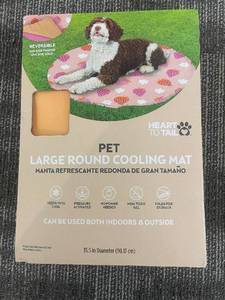 lot 238 image: Heart to Tail PET Large Round Cooling Mat - 35.5 in Diameter