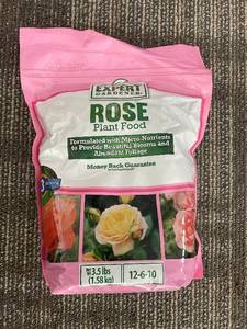 lot 313 image: Expert Gardener Rose Plant Food 12-6-10 3.5 lb Bag