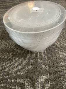 lot 357 image: Plastic Flowerpots Various Sizes