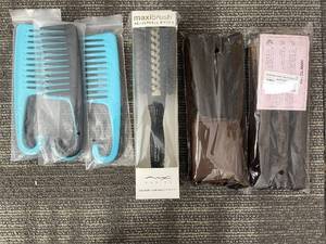 lot 474 image: Maxibrush Adjustable Hair Brush 2.5-3.5 in - Includes 2 Teal Detangler Combs