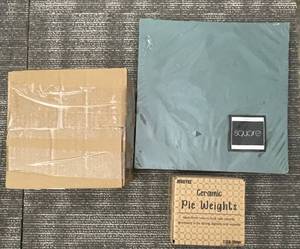 lot 524 image: Square Teal Box Bundle - Ceramic Pie Weights 2.2 lb, 10mm Aluminum Pan 10-Pack