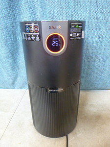 lot 12 image: Shark Air Purifier