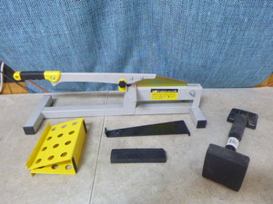 lot 19 image: Tile Cutter and Knee Kicker
