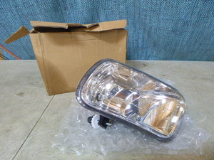 lot 25 image: Right Head Light