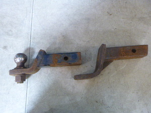 lot 28 image: 2 Trailer Hitches