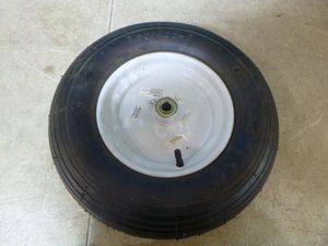 lot 30 image: Wheelbarrow Tire