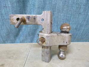 lot 64 image: Trimax Razor Adjustable Drop Hitch