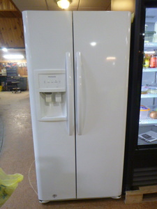 lot 8 image: Frigidaire  Side-by-Side RefrigeratorFreezer