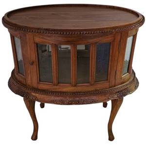 lot 12K image: LLFR - Vintage Queen Anne Style Mahogany Double Door Oval Vitrine Table