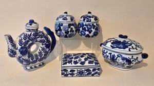 lot 142K image: LL-BR - Blue & White Chinese Porcelain Teapot with 4 Covered Dishes - Rectangular, Oval & 2 Lidded Crocks