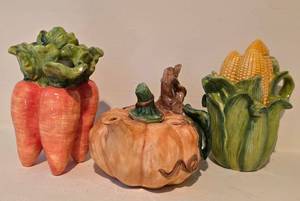 lot 147K image: LL-BR - Teapots - Three Ceramic Vegetable Teapots (Carrot, Pumpkin & Corn)