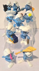 lot 326K image: LL-FR - Smurf Figures