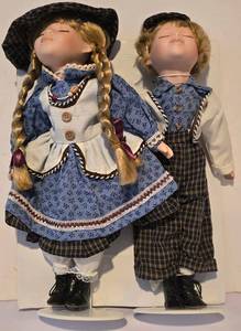 lot 328K image: LL-FR - Stefan & Heidi Porcelain Dolls - Genuine Hand-Painted 14.5 in Tall Collectible Set of 2