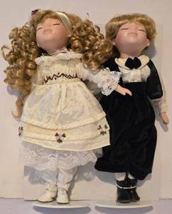 lot 329K image: LL-FR - Porcelain Doll Set - 14.5 in Tall - Mikhail & Anastasia Hand-Painted