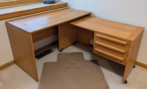lot 43 image: UL - Two-Piece Oak Desk - L-Shape with 3-Drawer Pedestal