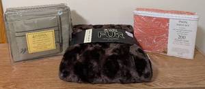 lot 59 image: UL - Sanders Queen Sheet 1500TC Egyptian Cotton - Twin Sheet 200TC Percale - Faux Fur Throw Max Studio