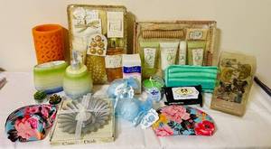 lot 123C image: B2 - Spirit of the Earth Bath & Body Gift Basket Lot - Avon Foot Works & Candle Dish