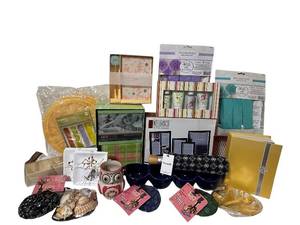 lot 127C image: B2 - Melannco Set of Four Black Curved Frames