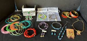 lot 281C image: B2 - Viva Beads & Disney World Costume Jewelry Lot - Assorted Bracelets, Necklaces, Earrings