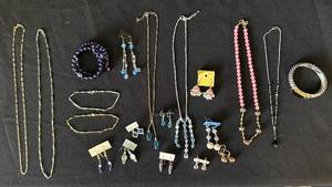 lot 283C image: B2 - Assorted Costume Jewelry Lot - Necklaces, Bracelets, Earrings, Beads & Pearls