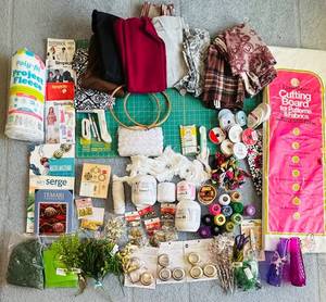 lot 285C image: B3 - Aunt Lydias Classic 10 Crochet Thread Lot - Patterns, Ribbons & Craft Supplies