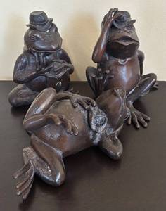 lot 107R image: LR - Adorable Bronze Frog Figurines Set of 3