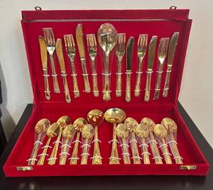 lot 179R image: LR - Classy Golden Flatware Set - Service for Six with 3 Serving Utensils