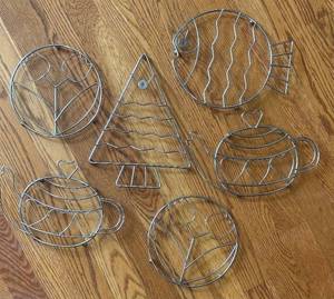lot 239R image: LR - Trivet Set - 6 Decorative Wire Trivets