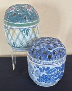 lot 243R image: LR - Chinoiserie Floral Lidded Porcelain Potpurri Jars