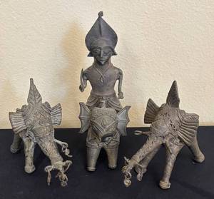 lot 312R image: Vintage Elephant Figurines