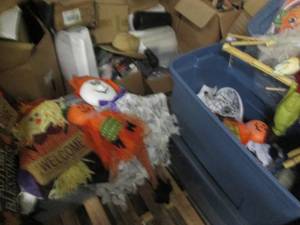 lot 40 image: Large covered tote filled with Hall...