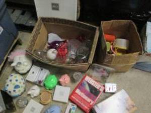 lot 49 image: Milkasa glass, piggy bank collectio...