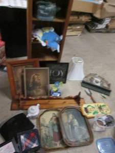 lot 57 image: Wood display shelf with plethora of...