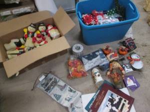 lot 61 image: Large lot of Holiday items includin...