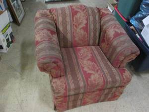 lot 62 image: Burgundy arm chair...