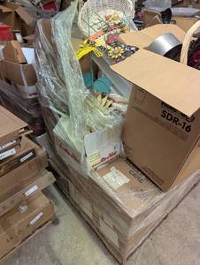 lot 121 image: Pallet of household goods, collector items, decor and more