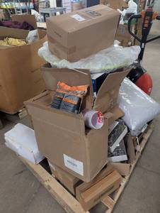 lot 137 image: Pallet lot of unsold or unclaimed goods